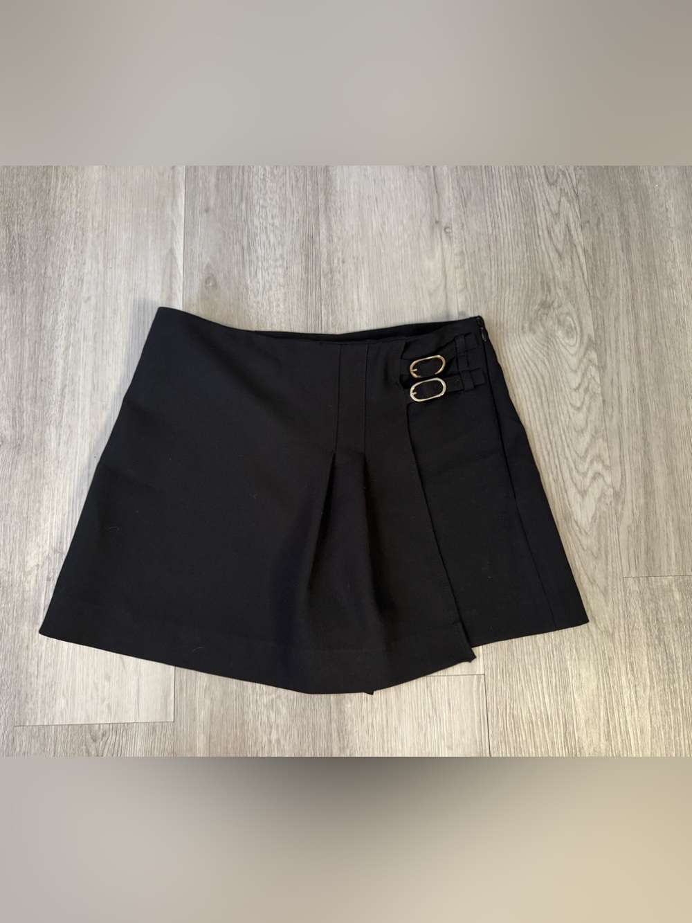 Zara Black Pleated Mini Skort with Side Buckle Detail Size XS